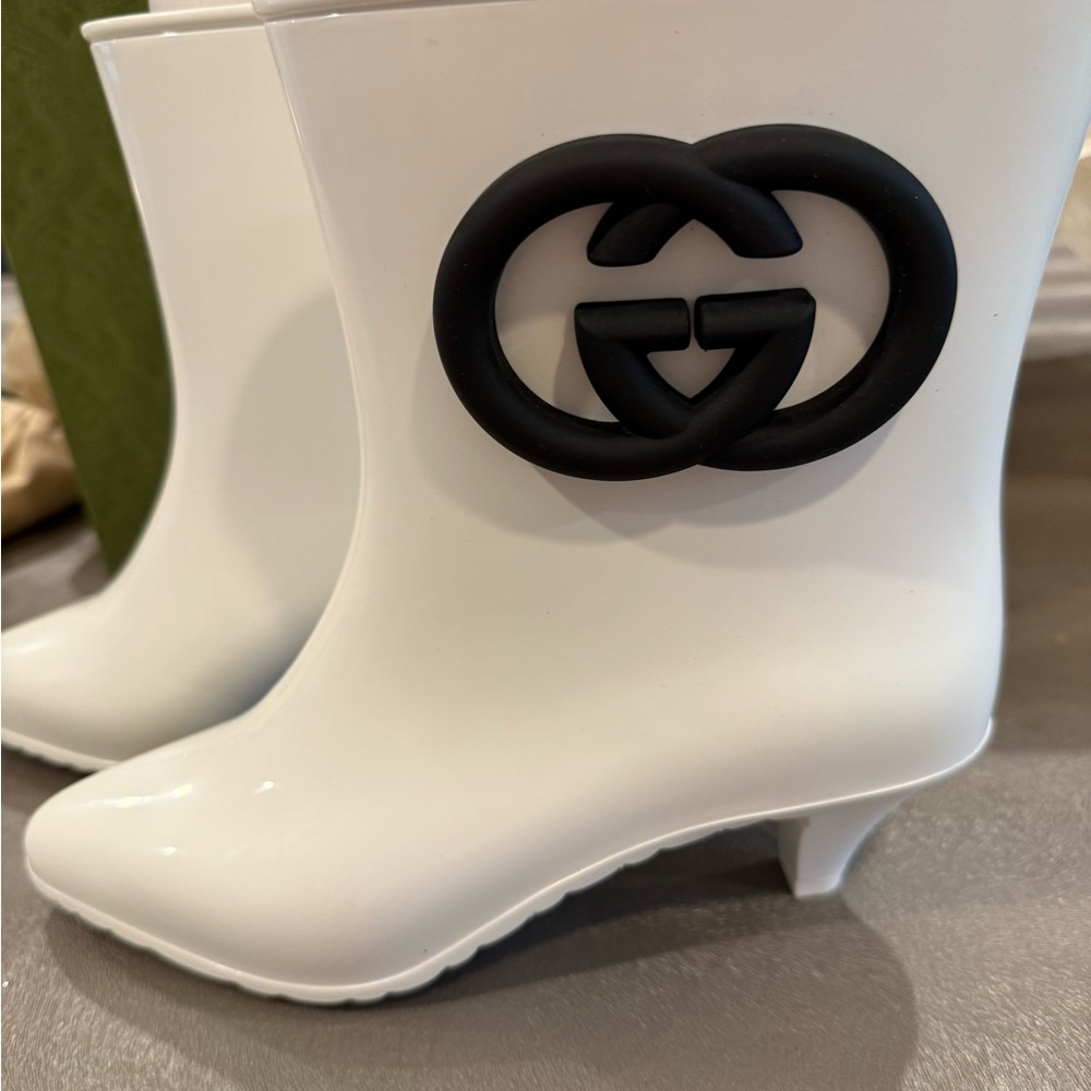 Gucci Women's White Ankle Boots. Size 36